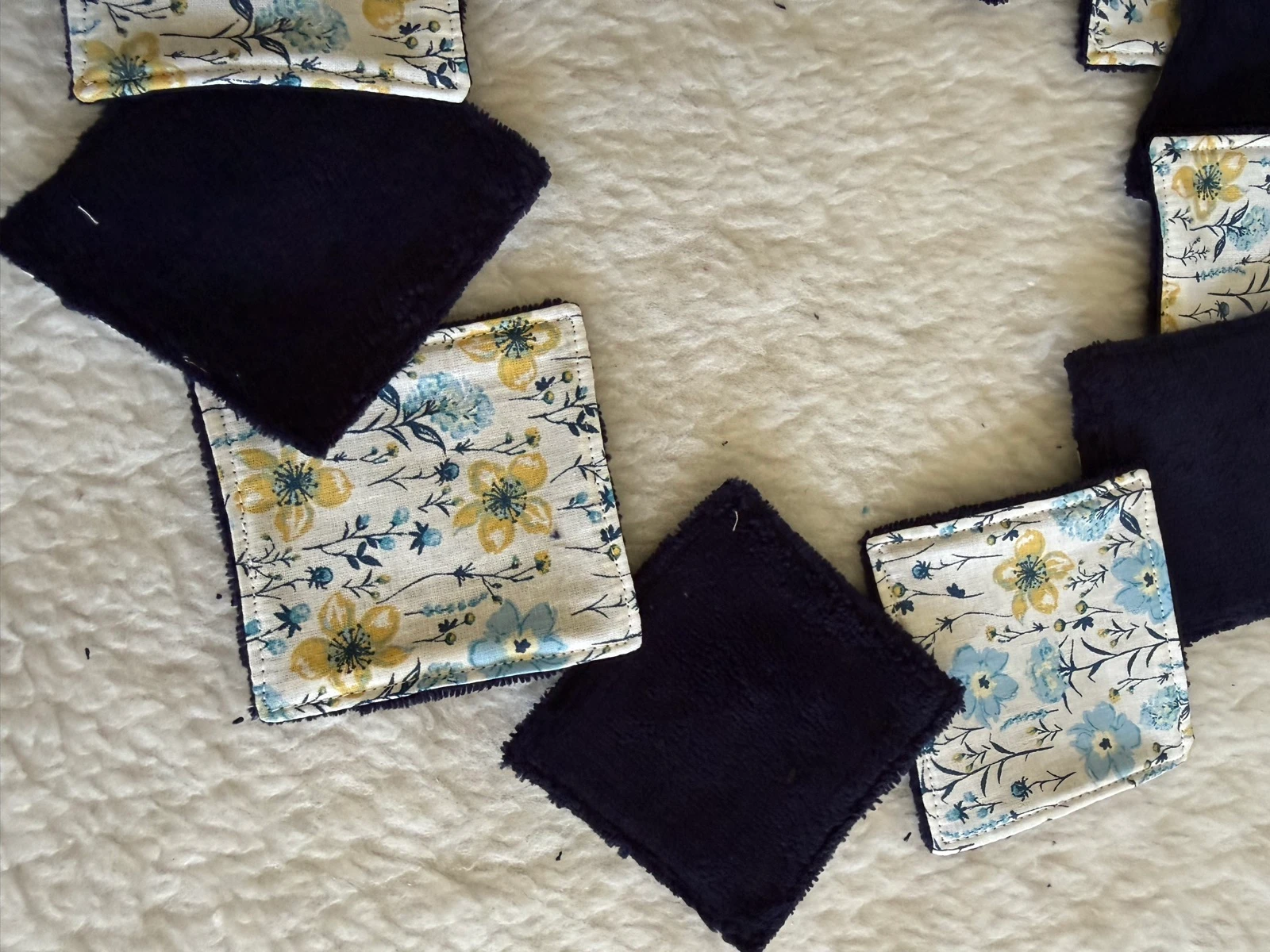 Navy bib – photo 3